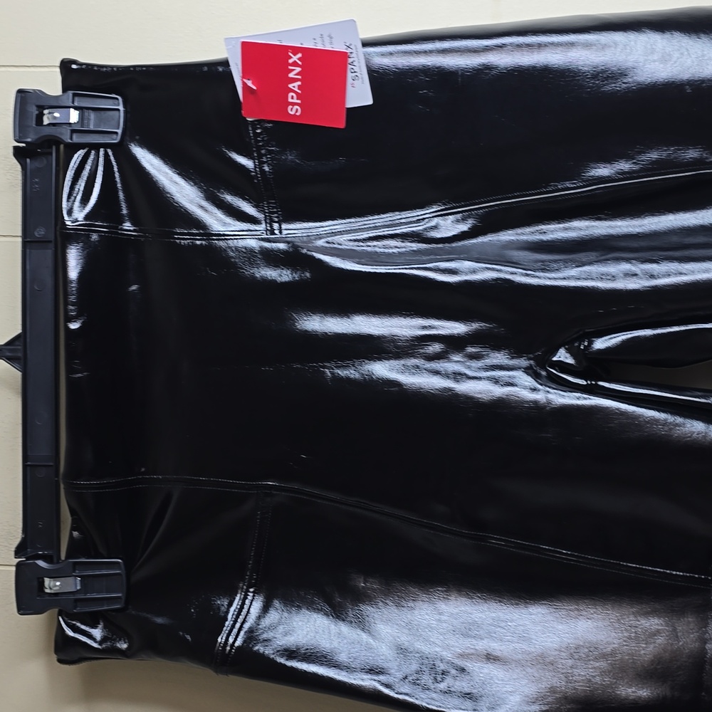 SPANXshape Faux Leather Patent Leggings Medium - Picture 6 of 16